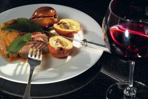 Утиная грудка с мушмулой