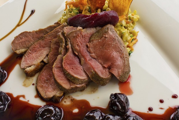 Утиная грудка с вишневым соусом