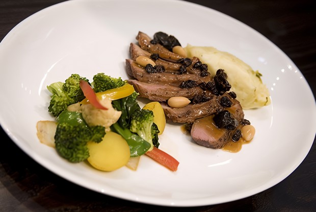 Утиные грудки с пряным рисом