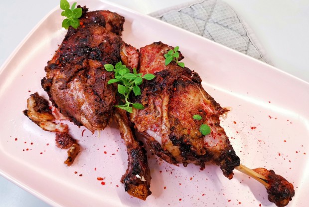 Утиные ножки с тыквой и жимолостью