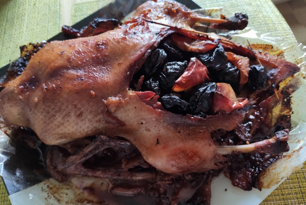 Утка с черносливом в апельсиновом маринаде