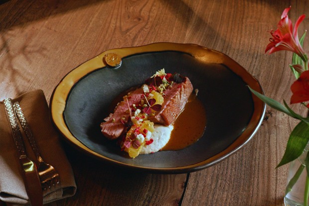 Утка  с пюре из сельдерея и топинамбура