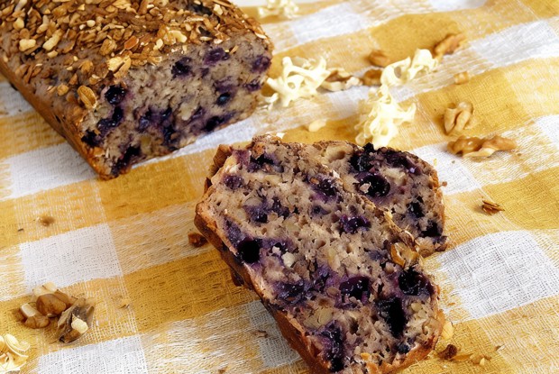 Утренний пирог с овсянкой, бананами и черникой