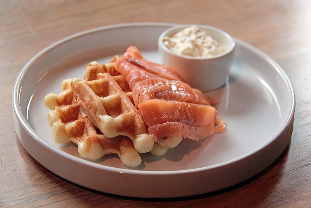 Вафли с красной рыбой