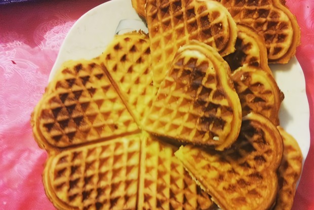 Вафли венские с бананом и взбитыми сливками