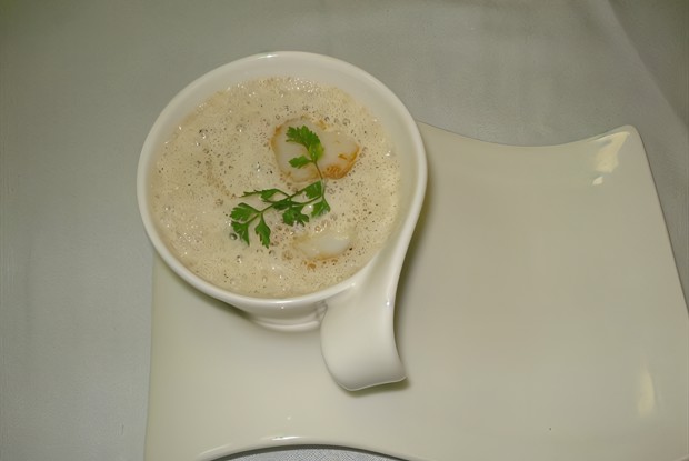 Валюте из шампиньонов с гребешками Сен-Жак под маслом грецкого ореха