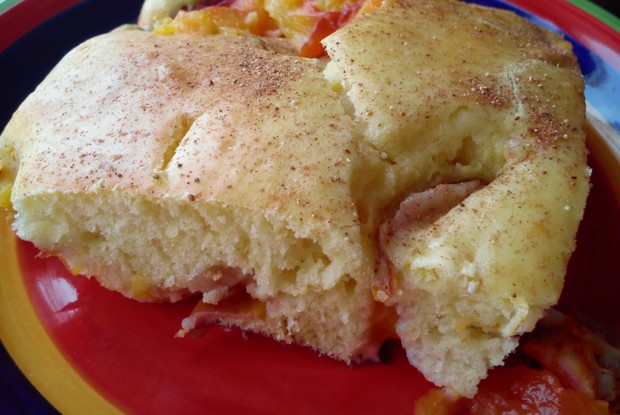 Ванильный пирог с персиком и бананом