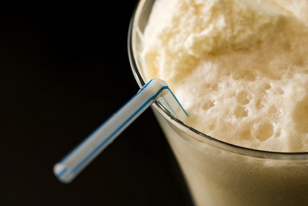 Ванильное мороженое с лимонадом