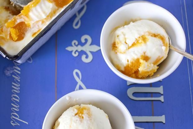 Ванильное мороженое с шафраново-манговой прослойкой
