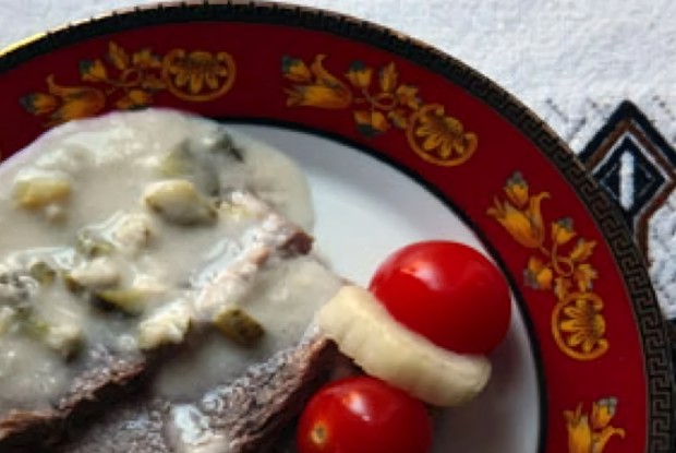 Вареная говядина с соусом из хрена