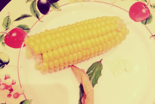 Вареная кукуруза с маслом