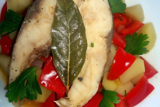 Вареная рыба с овощами