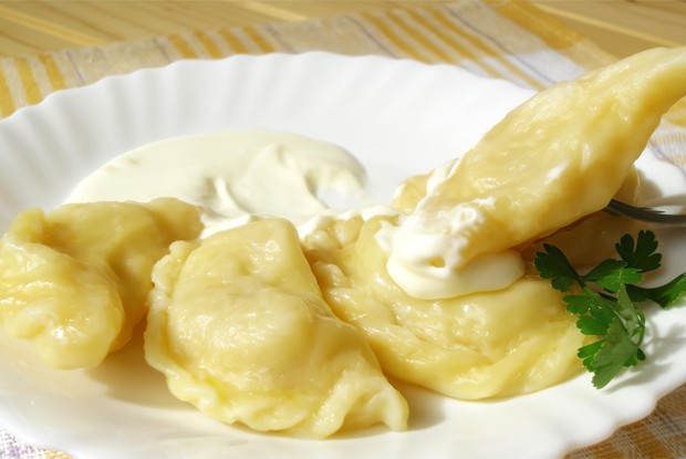 Вареники с картофелем и сметаной