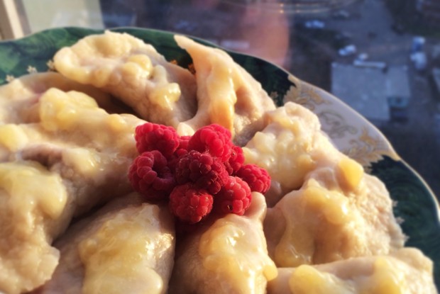 Вареники с малиновой начинкой