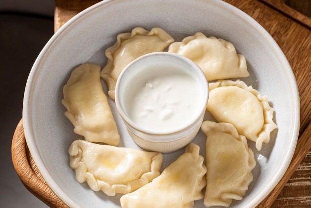 Вареники с сулугуни и сметаной