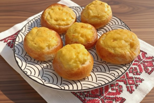 Сдобные ватрушки с картофельным пюре