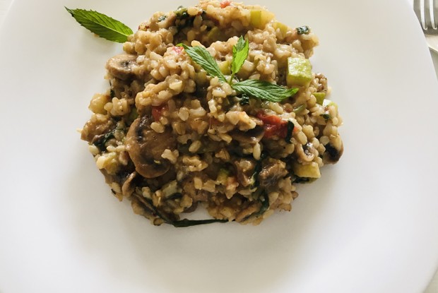 Веганский рис с цукини и грибами