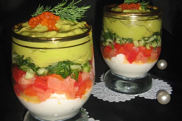 Веррины с семгой, сырным кремом и кремом из авокадо