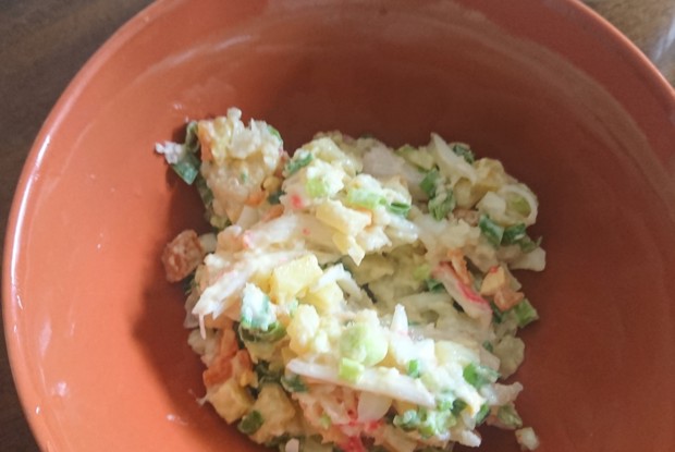 Весенний салат с крабом и цветной капустой