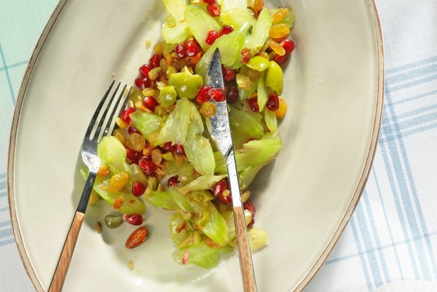 Весенняя капоната с оливками и гранатом