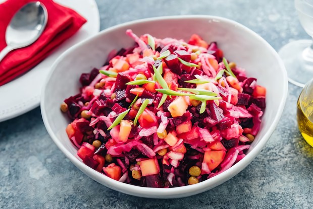 Винегрет с зеленым горошком и солеными огурцами