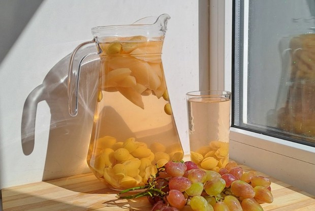 Виноградный компот на зиму с яблоком и корицей без стерилизации