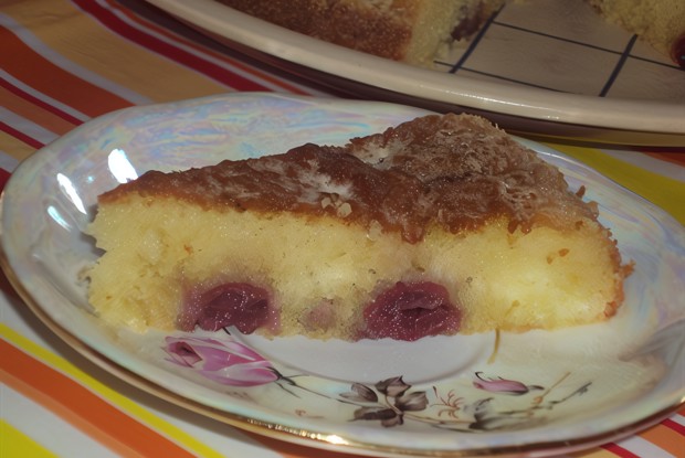 Вишневый пирог с заливкой