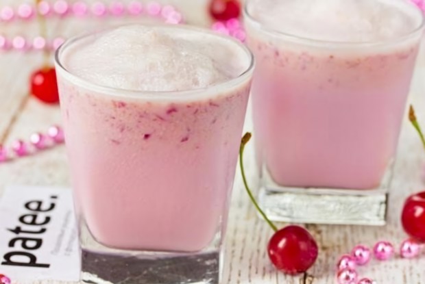 Вишневый смузи с йогуртом