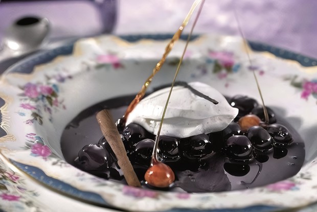 Вишневое мороженое с ликером «Амаретто»