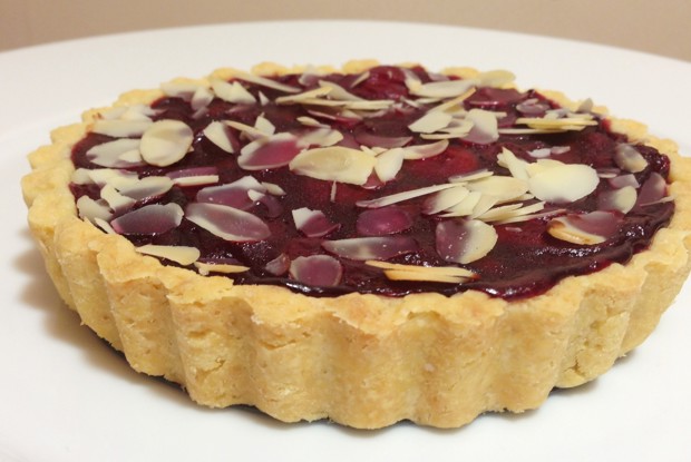 Вишневый тарт с миндалем