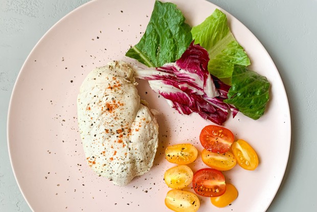 Вкусная отварная куриная грудка