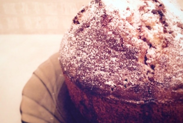 Влажный кекс с вишней