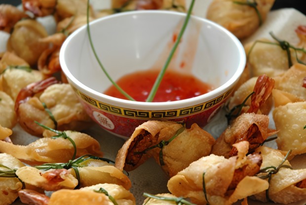 Вонтоны с креветками с джемом из чили