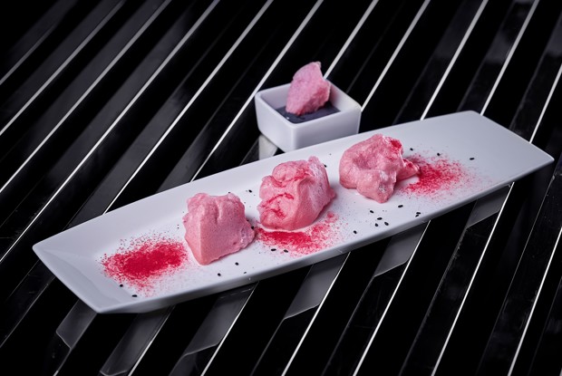 Воздушная меренга с кремом из черного кунжута