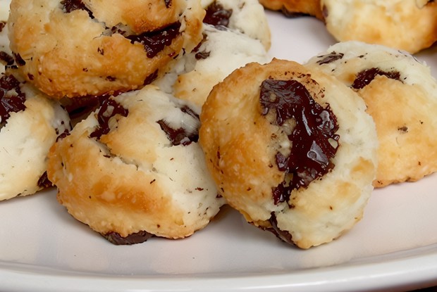 Воздушные кокосовые макаруны с шоколадом