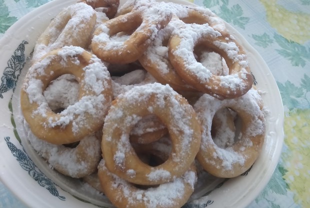 Воздушные пончики на кефире