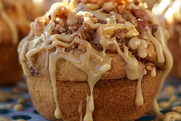 Яблочные маффины на кефире с карамелью