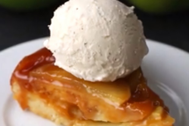 Яблочный пирог с карамелью