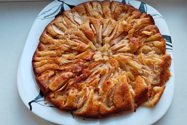 Яблочный пирог с корицей