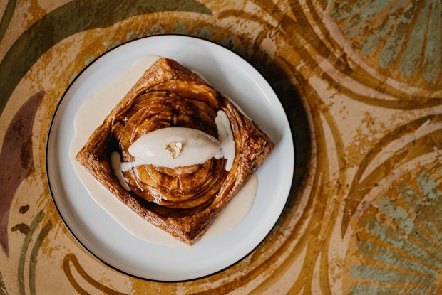 Яблочный тарт с золотом