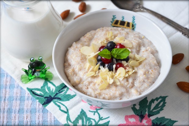 Ячневая каша на миндальном молоке