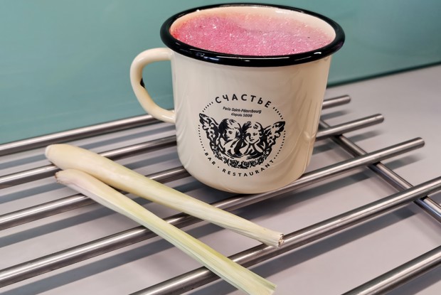 Ягодный морс с лимонной травой