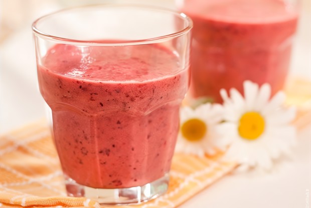 Ягодный смузи из клюквы и ежевики