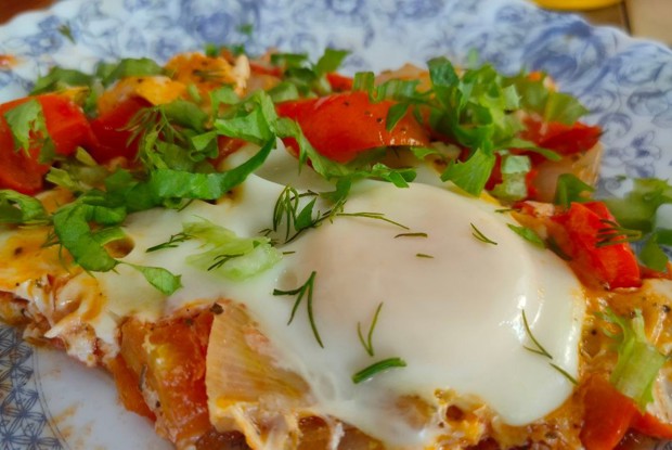 Яичница на завтрак как шакшука