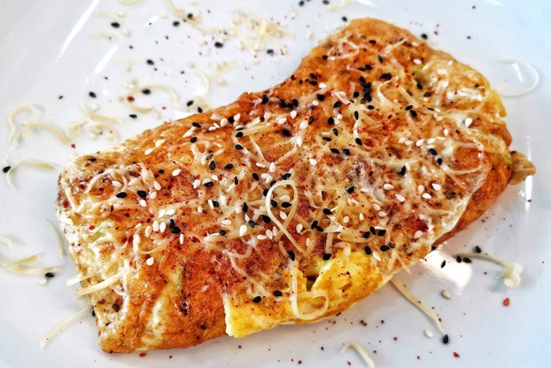 Яичница с луком и специями