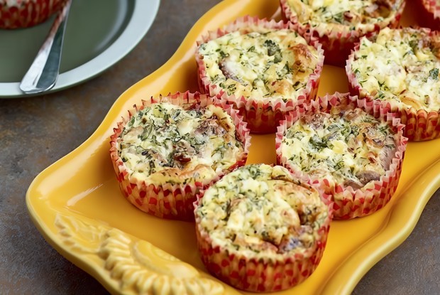 Яичные мини-запеканки из цесарки