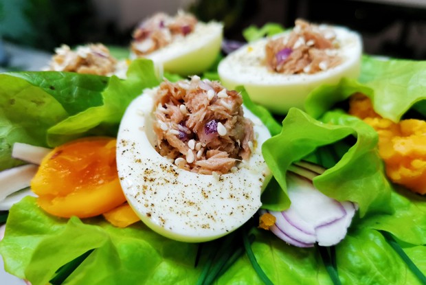 Яйца фаршированные тунцом