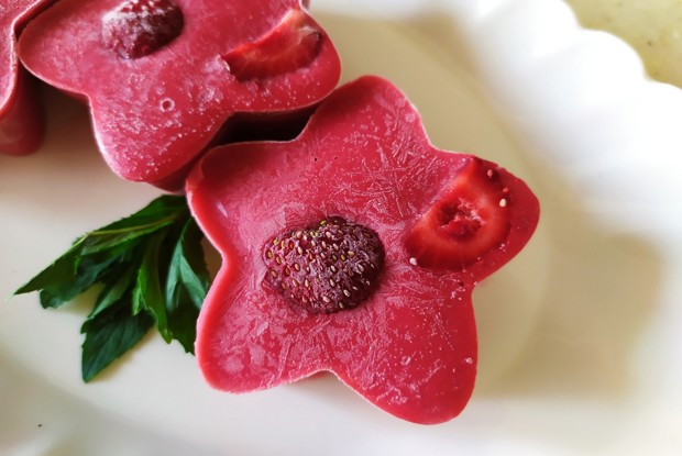 Йогуртовое мороженое с клубникой и бананом