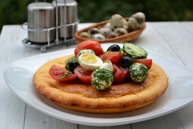 Йоркширский пудинг с сыром и овощами