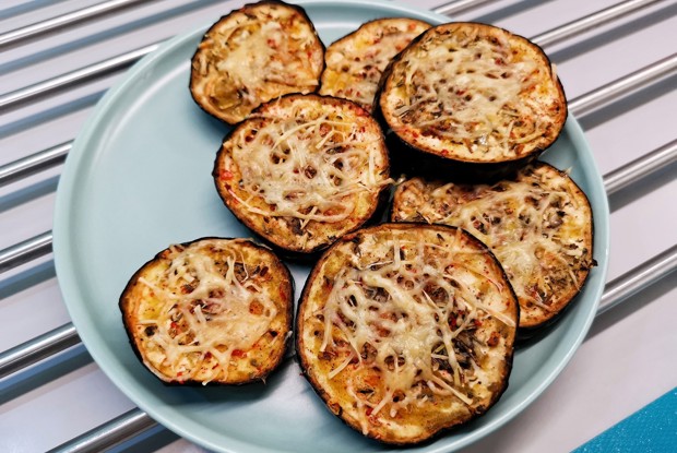 Закуска из баклажана с сыром в духовке на решетке